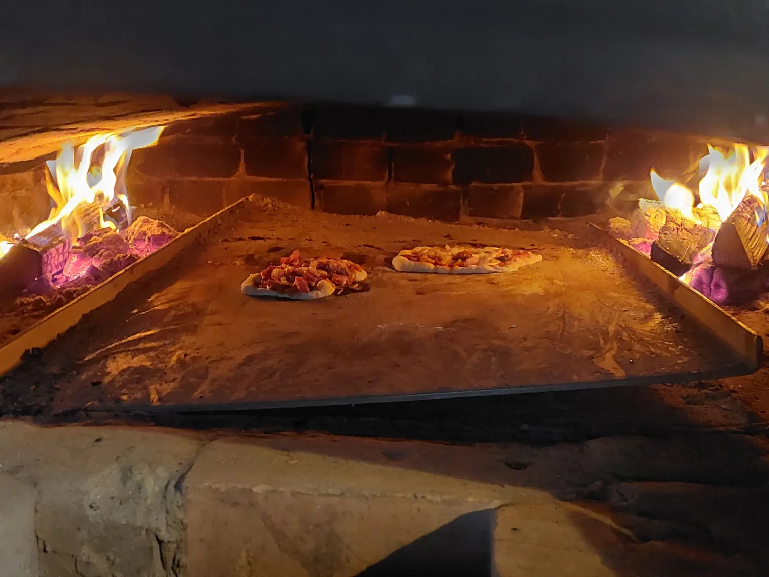 Nygräddade pizzor