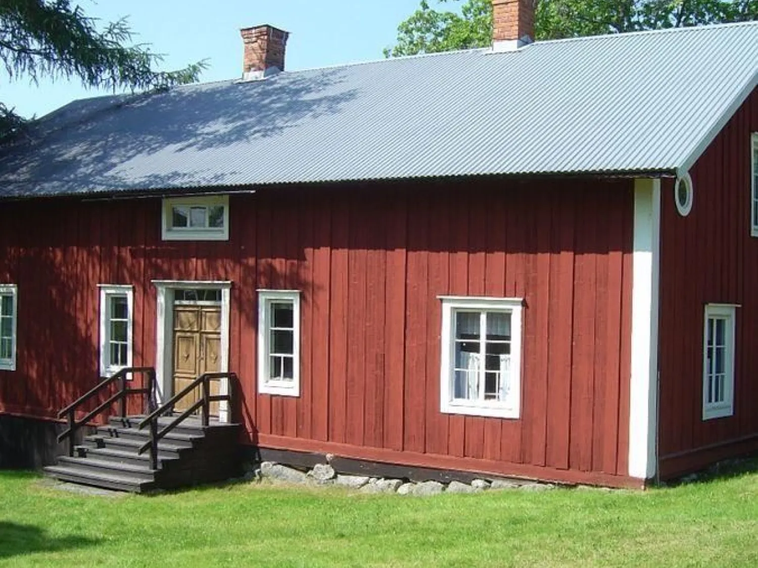 Färgbild - exteriör bild på Hazeliusgården i Älgered