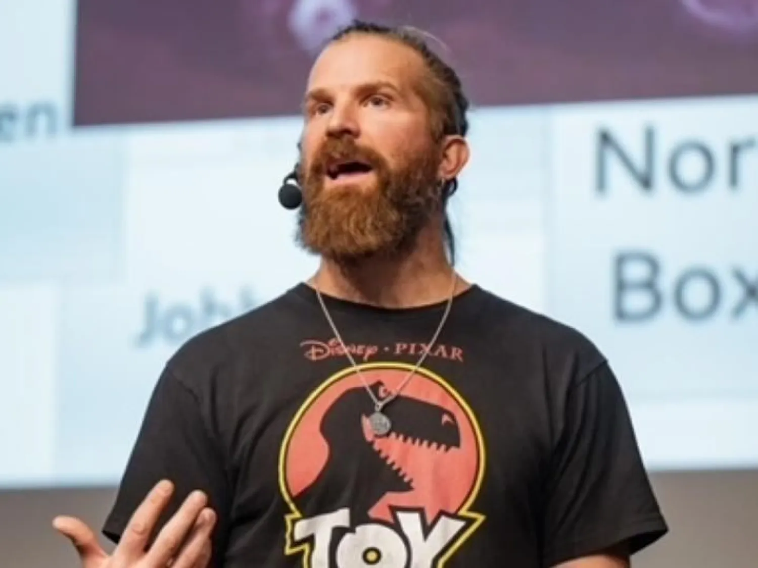 Färgbild - porträtt av en man