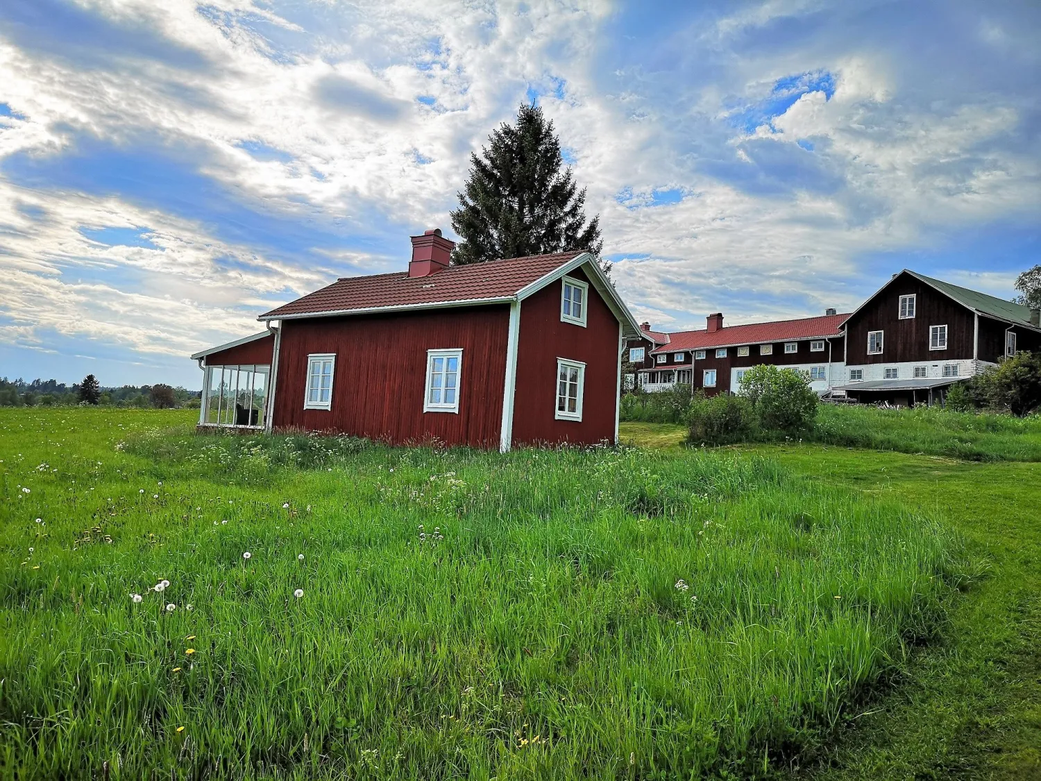 Bild på stugan utifrån