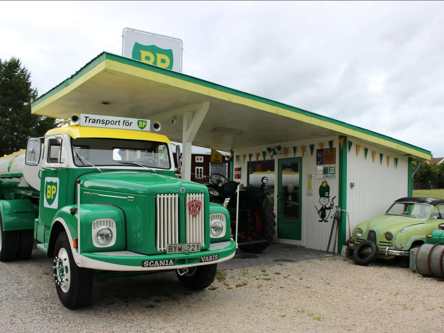BP "Nostalgia-gas station" in Gällsta