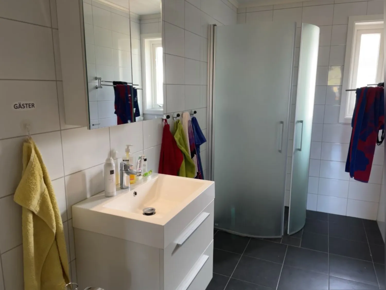 Färgbild badrum interiör