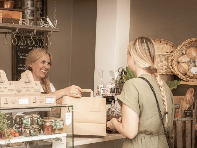 Small groseri store in Mellanfjärden ! Hamnvägen 26, Jättendal