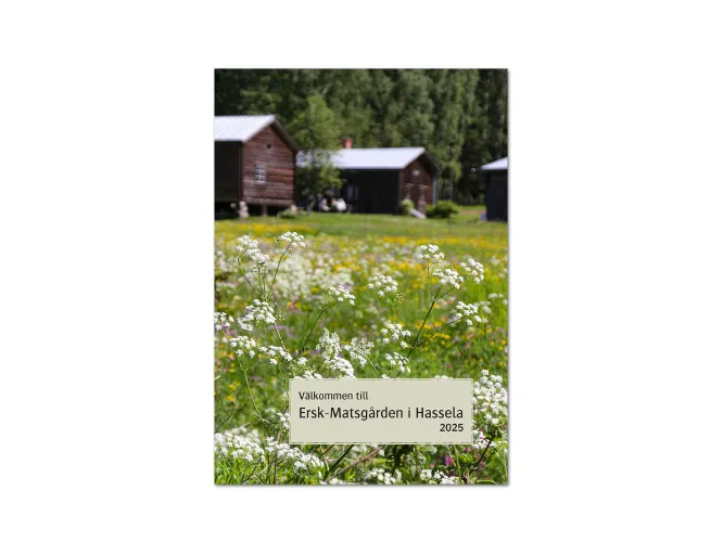 Färgbild på framsida av broschyr - Ersk-Matsgårdens program 2025.