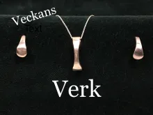 Kias Verkstad Smycken på svart sammetsbakgrund