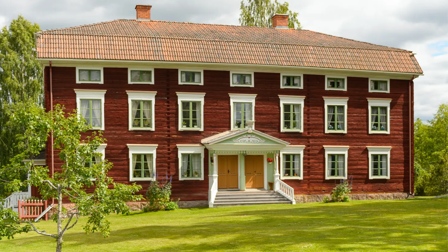 Färgbild - exteriör bild på världsarvsgård Jon-Lars i Långhed